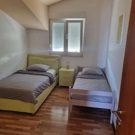 Lena Apartman